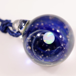 小宇宙 microcosmos 星のささやき #79 球体 ピンクオパール ガラスペンダント コバルトブルー 3枚目の画像