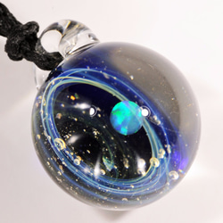 小宇宙 microcosmos 星のささやき スターダスト #167 球体 ブルーオパール ガラスペンダント 3枚目の画像