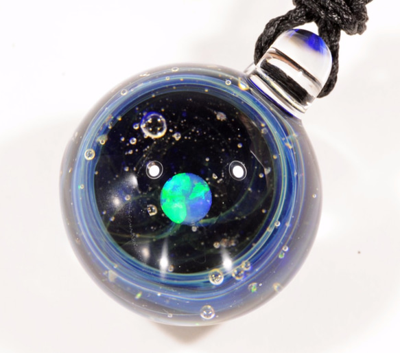 小宇宙 microcosmos 星のささやき スターダスト #167 球体 ブルーオパール ガラスペンダント 4枚目の画像