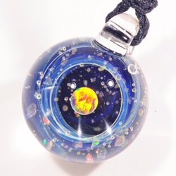 小宇宙 microcosmos 星のささやき スターダスト #169 球体 ブラックオパール ガラスペンダント 2枚目の画像