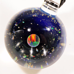 小宇宙 microcosmos 星のささやき スターダスト #168 球体 ブラックオパール ガラスペンダント 5枚目の画像