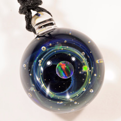 小宇宙 microcosmos 星のささやき スターダスト #186 球体 ブラックオパール ガラスペンダント 5枚目の画像