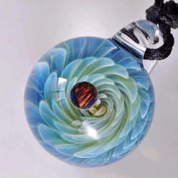 微觀世界的縮影翼＃27球黑歐泊的玻璃挂件 第3張的照片