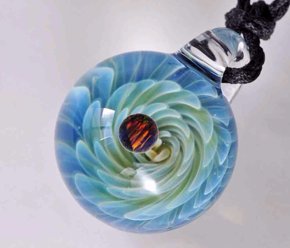 微觀世界的縮影翼＃27球黑歐泊的玻璃挂件 第3張的照片