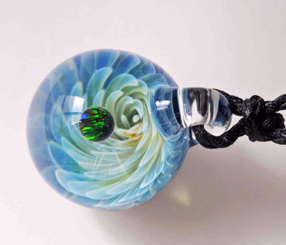 微觀世界的縮影翼＃27球黑歐泊的玻璃挂件 第4張的照片