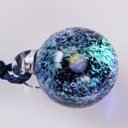 星屑の夢 （ブルー～グリーン～ゴールド） 小宇宙 球 レインボーオパール ダイクロガラスペンダント 2枚目の画像