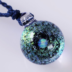 星屑の夢 （ブルー～グリーン～ゴールド） 小宇宙 球 レインボーオパール ダイクロガラスペンダント 6枚目の画像