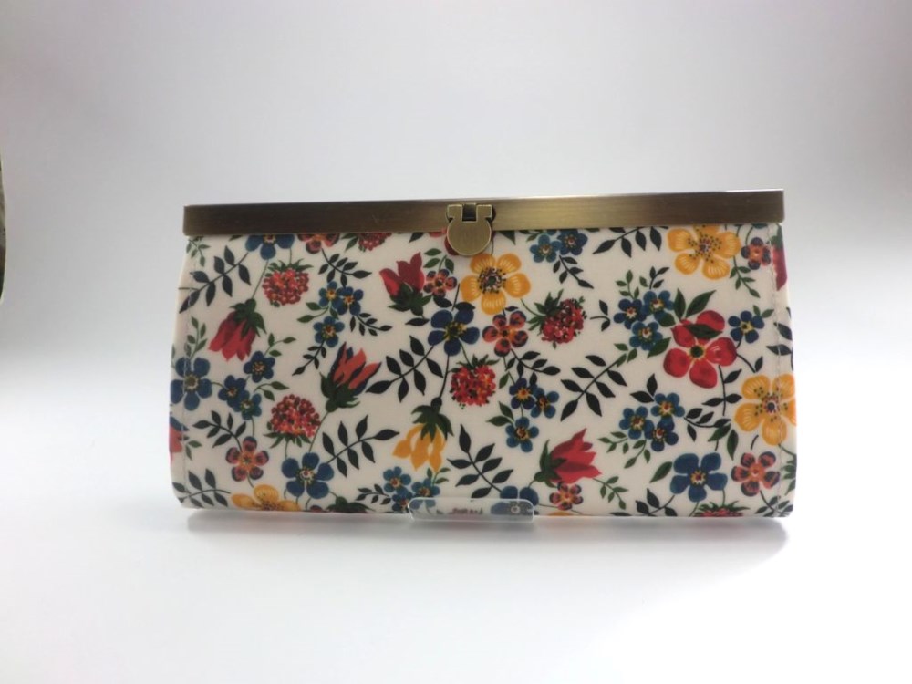 リバティ エデナム  口金　長財布 ビニコ