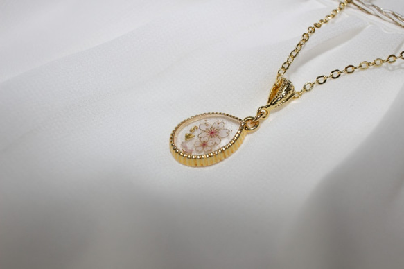 桜＆金箔のプチネックレス 8枚目の画像