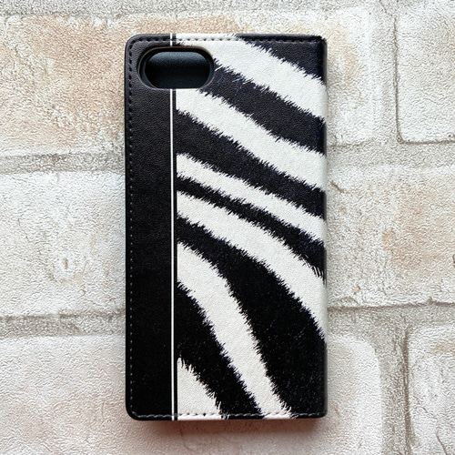ゼブラの手帳型スマホケース iphone16 iPhone15 全機種対応