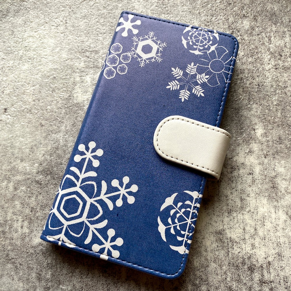 【和柄】雪輪文様の手帳型ケース（藍色） 全機種対応 手帳型 スマホケース iphone14 iphone15 雪 冬 1枚目の画像