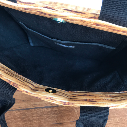 トリックバスケット生地の 黒マチ付き かご柄バッグ☆ かごバッグ
