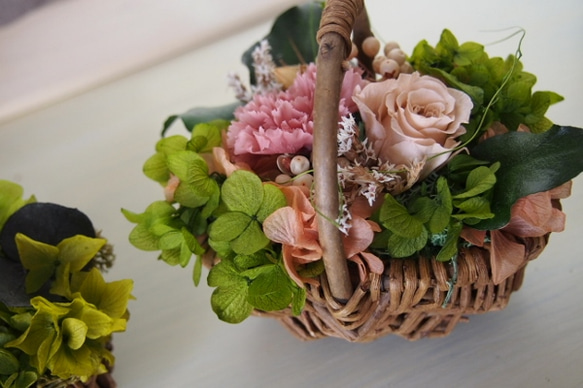モーブピンク×ヌードピンクバラの花かご（ｓ） 1枚目の画像