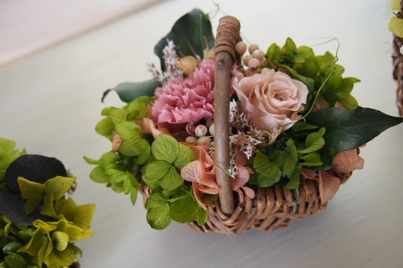 モーブピンク×ヌードピンクバラの花かご（ｓ） 3枚目の画像