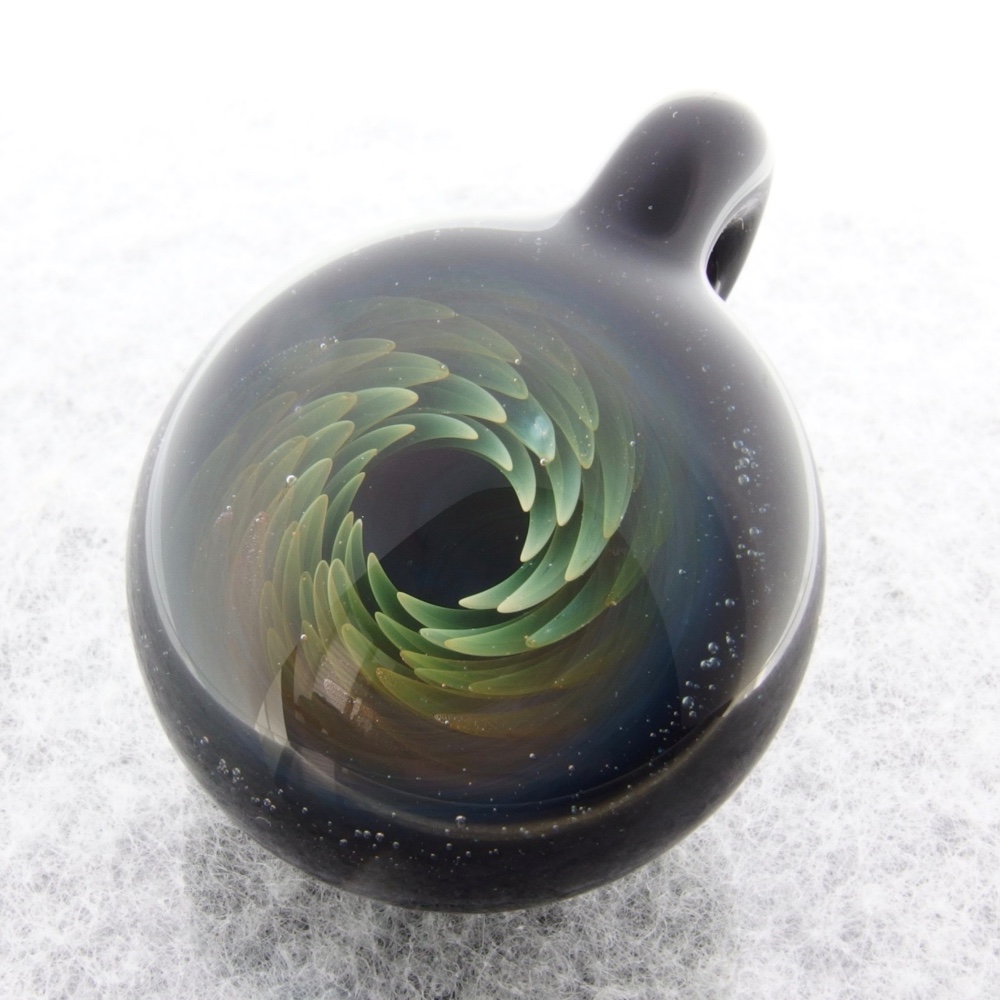 ２９mm耐熱ガラスのマーブルペンダントトップ ☆.:*スパイラル☆.:*