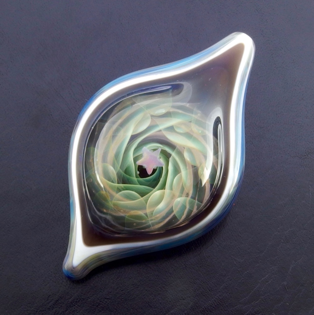 43mm星のオパールの耐熱ガラスペンダントトップ ☆.:*スパイラル☆.:*