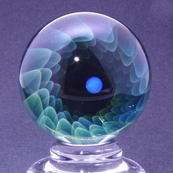３７mm 耐熱ガラスマーブル  オブジェ　展示台付き　 2枚目の画像