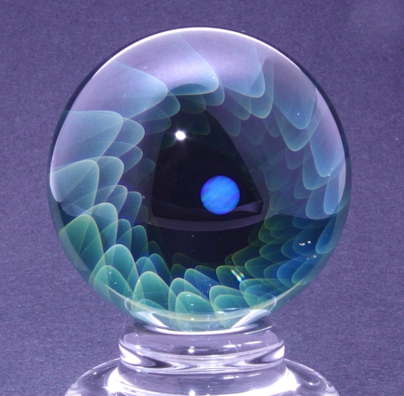 ３７mm 耐熱ガラスマーブル  オブジェ　展示台付き　 2枚目の画像