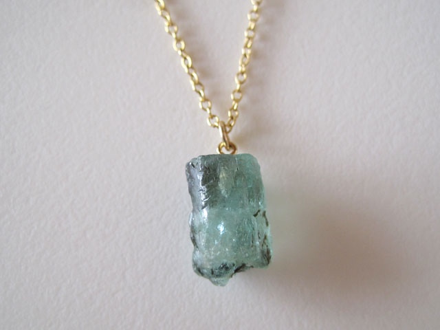 エメラルドの原石ネックレス エチオピア産　14kgf 17,800円