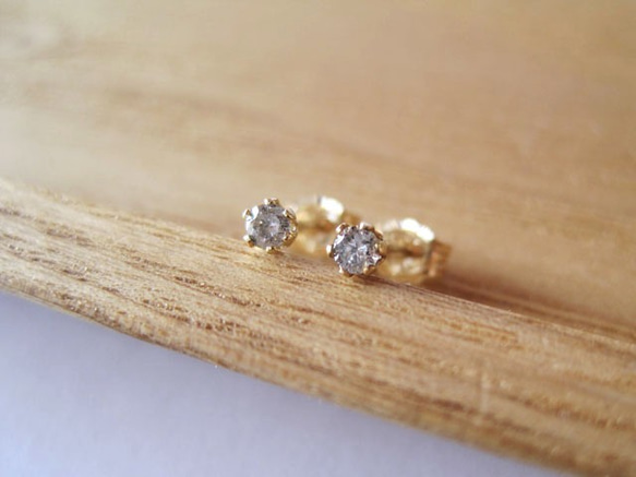 クアラントット　Pietra mia ホワイトダイヤモンド ピアス ミニサーク ホワイトダイヤモンド ピアス｜BETTINA JAVAHERI