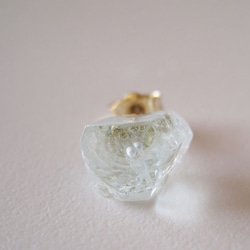 アクアマリンの結晶原石ピアス/Brazil　片耳 14kgf 7枚目の画像