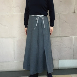 フランス製ウール　フレアースカート 1枚目の画像