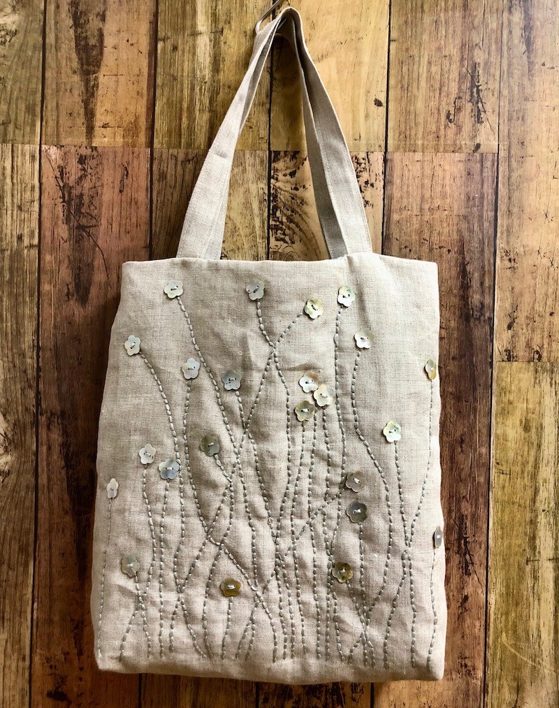 リネン　刺しゅう手提げバック　貝ボタン花　受注製作