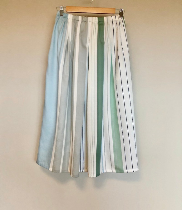 2枚のペチコート付き　ランダムストライプスカート 3枚目の画像