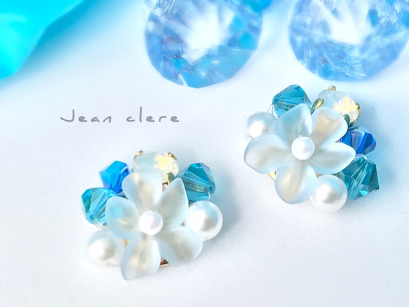 夏の氷と青い花○ブルーの花のビジューピアス&イヤリング 2枚目の画像