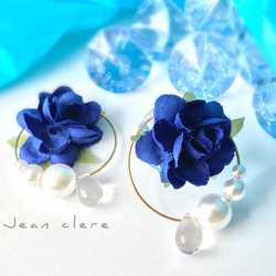 花と雫○ブルーの花とパールのピアス&イヤリング 1枚目の画像