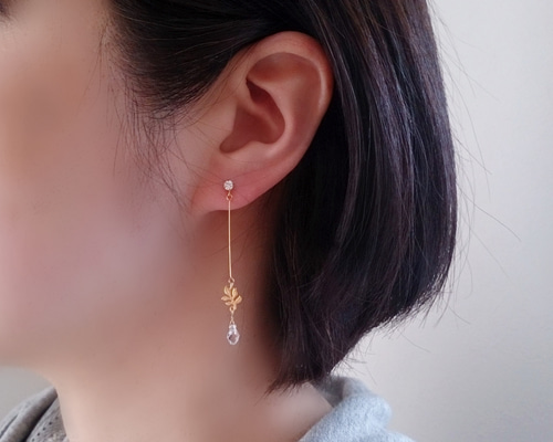 プチリーフとクリスタルドロップのピアス／イヤリング ピアス