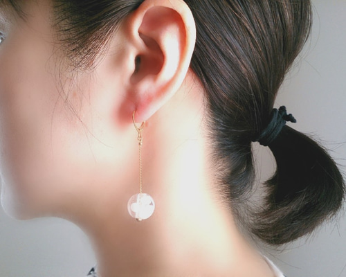 水玉模様のガラス玉ピアス／イヤリング ピアス（フック・チェーン