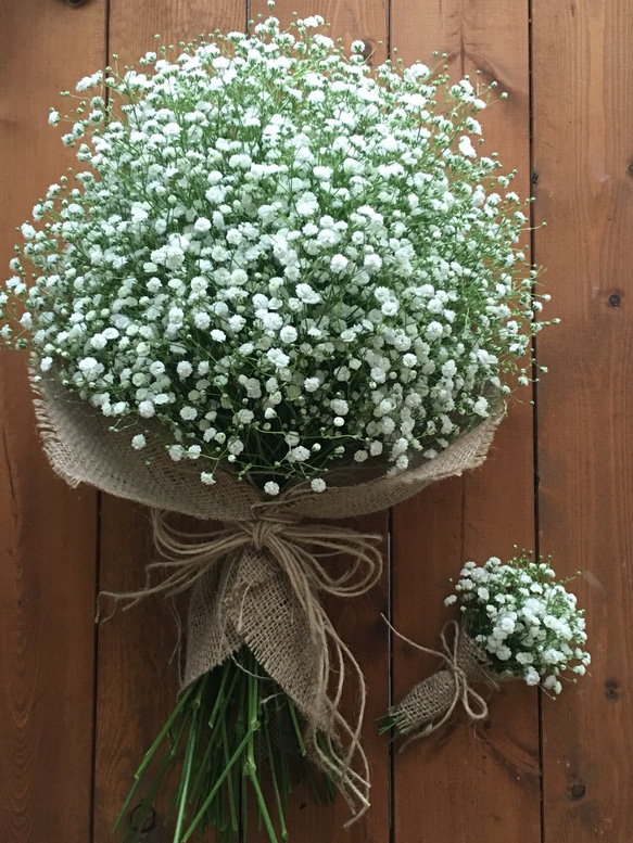 【再販】まんまる♫かすみ草のクラッチブーケ&ブートニア(生花) 3枚目の画像