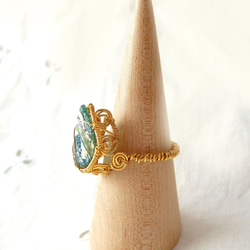 ローマングラスのワイヤリング “人魚姫のうろこ” 2枚目の画像
