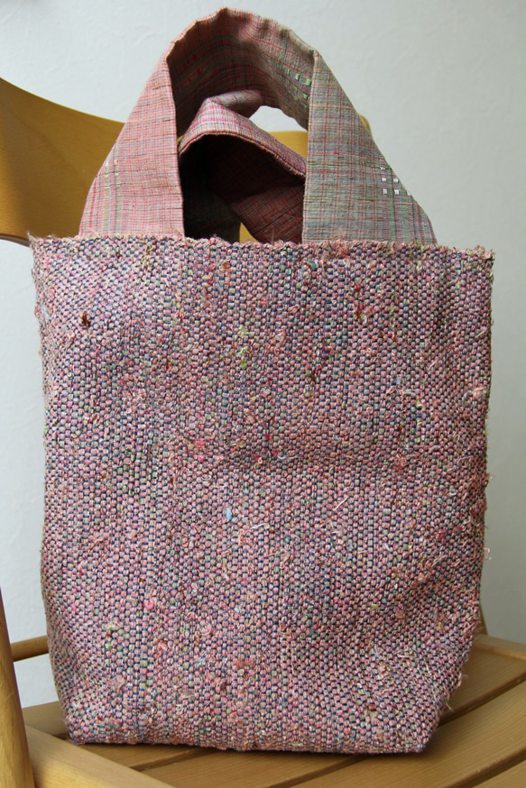 裂き織りバッグ　手織り紬・ピンク 2枚目の画像
