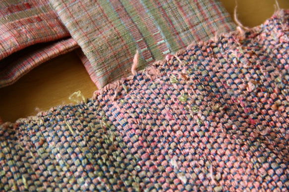 裂き織りバッグ　手織り紬・ピンク 3枚目の画像