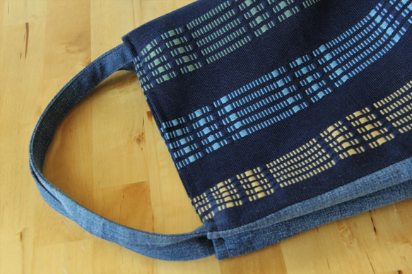 手織り布・藍染めロートン織り　手提げバッグ 2枚目の画像