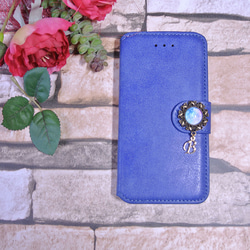 iphone5・6手帳型ケース 青 イニシャル カボション 1枚目の画像