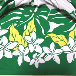 パウスカート丈74㎝4ヤード(ホワイト&グリーン)ビックモンステラ＆プルメリア柄ストライプ 2枚目の画像