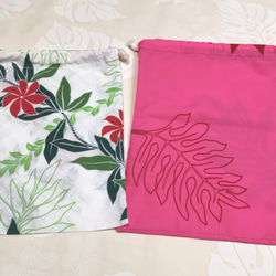 ハワイアン生地少し大きめとサイズ違い巾着2枚(ダブルループ)セット(ホワイト＆ピンク系) 2枚目の画像