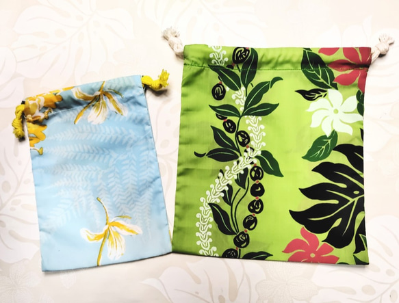 ハワイアン生地巾着2枚(サイズ違い)セットブルー＆グリーン系イエロージンジャー＆イプ・ククイ他柄 2枚目の画像