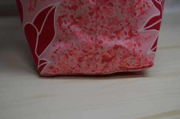 巾着型小さなトート淡いピンク＆レッド(ハイビスカス)キーホルダー付 4枚目の画像