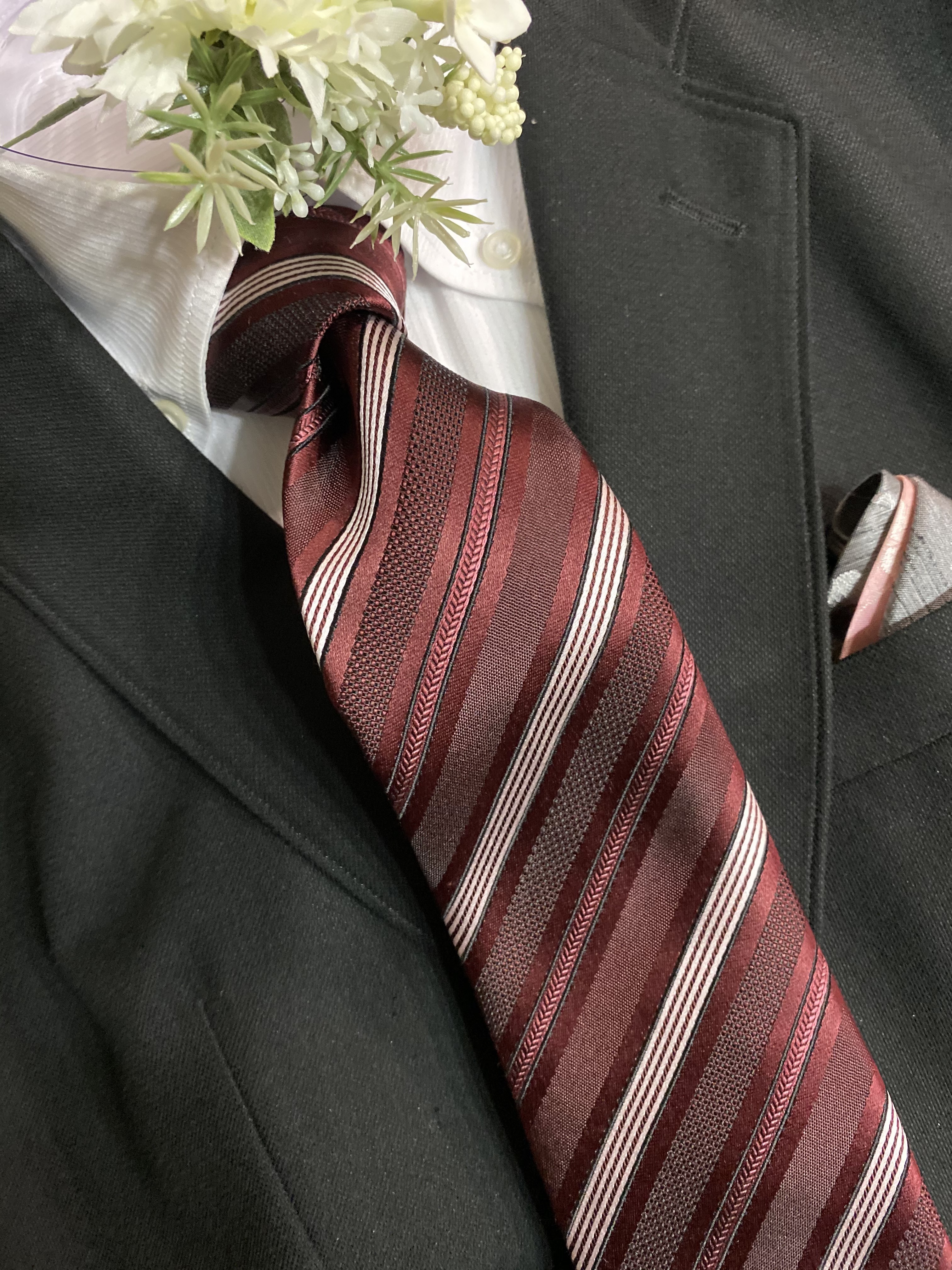 京都右京silkネクタイ　 魔法のワインレッド色の効果        Ω