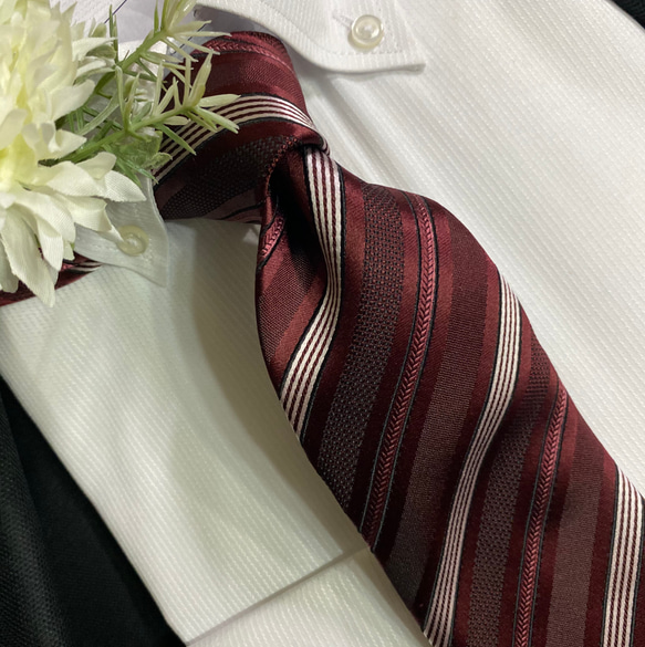 京都右京silkネクタイ　 魔法のワインレッド色の効果        Ω 京都右京silkネクタイ　 Ω 在庫限りの商品写真