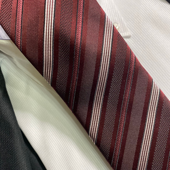 京都右京silkネクタイ　 魔法のワインレッド色の効果        Ω 京都右京silkネクタイ　 Ω 在庫限りの商品写真