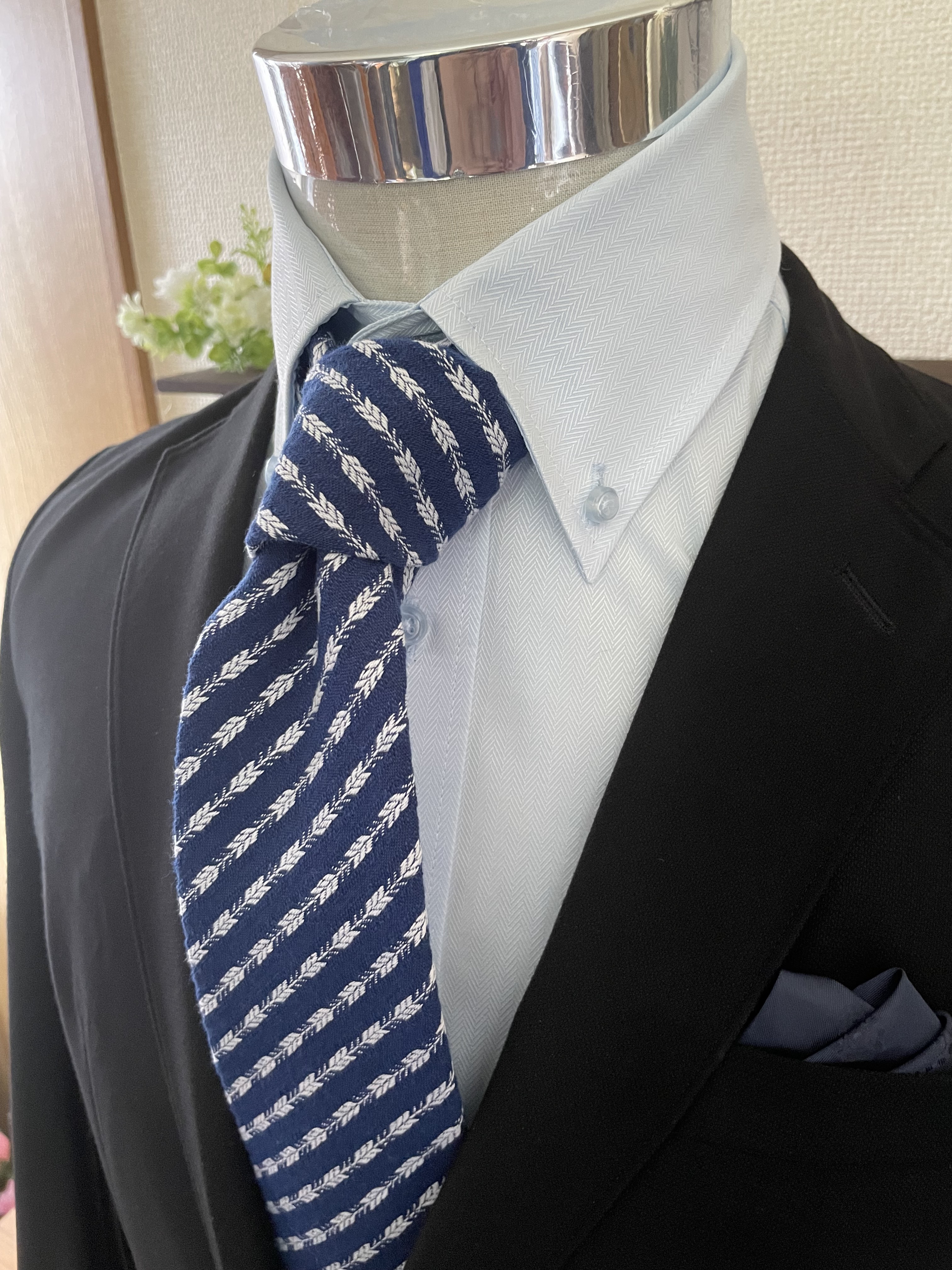 浜松遠州棒地織物ネクタイ　日本伝統柄 矢絣刺し子（瑠璃紺色）