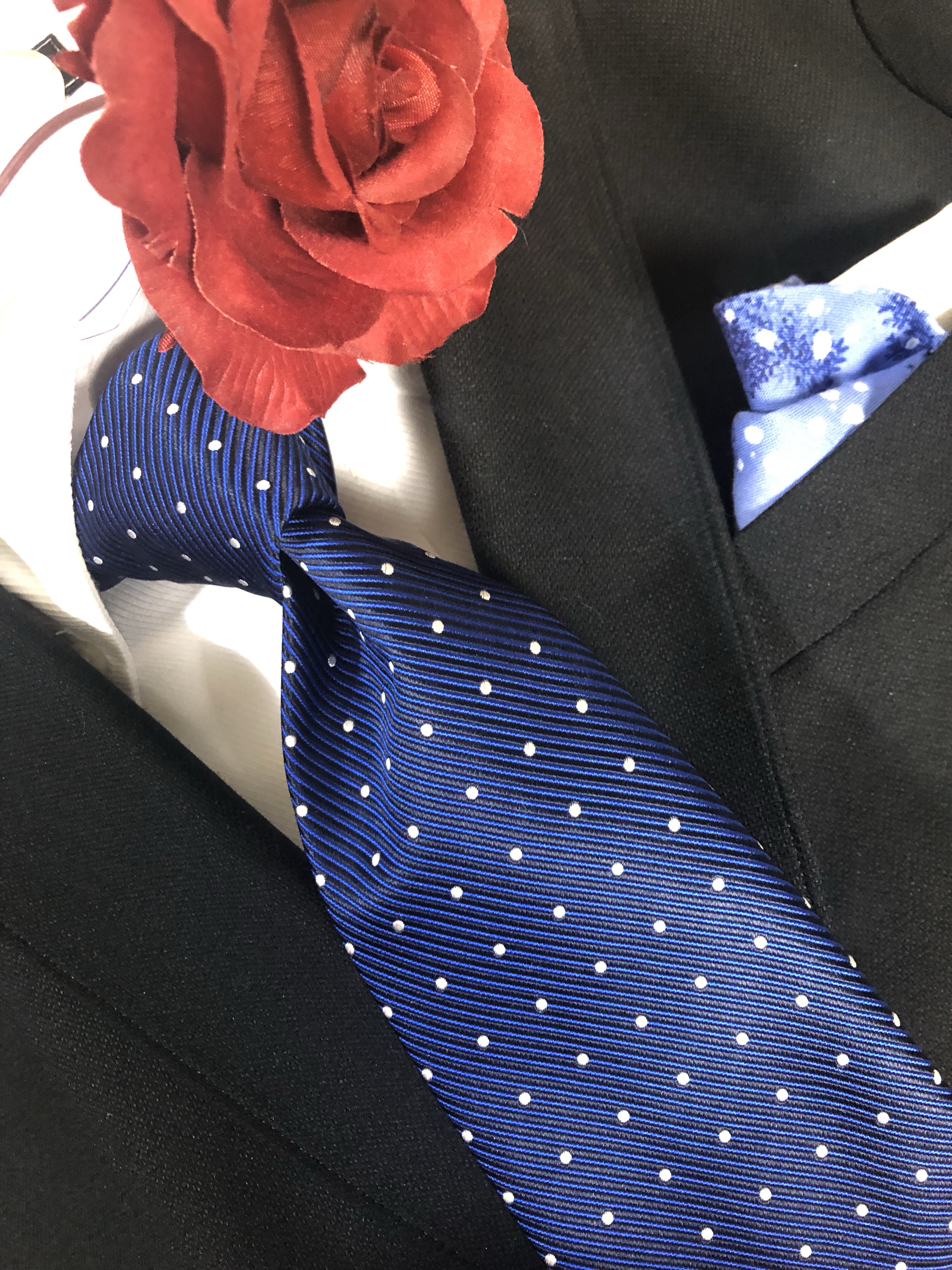 山梨富士吉田silkネクタイ　ドット柄が好き貴方は温和な人柄です。