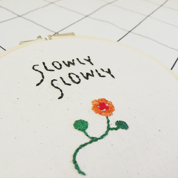 slowly slowly／10cm／刺繍の飾りフープ 2枚目の画像