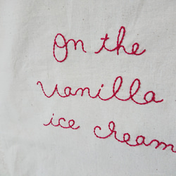 On the vanilla ice cream 刺繍バッグ(あか) 4枚目の画像