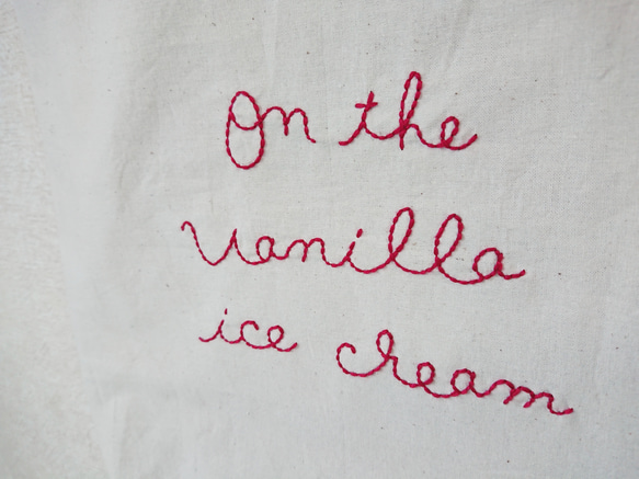 On the vanilla ice cream 刺繍バッグ(あか) 4枚目の画像